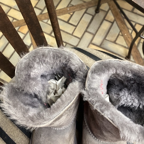 UGG ANKLE Boots - Picture 4 of 9